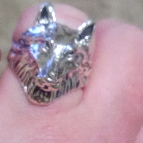NEW! Silver Tone Metal 3D Raised Wolf Ring Size 9.5 - Picture 4 of 7